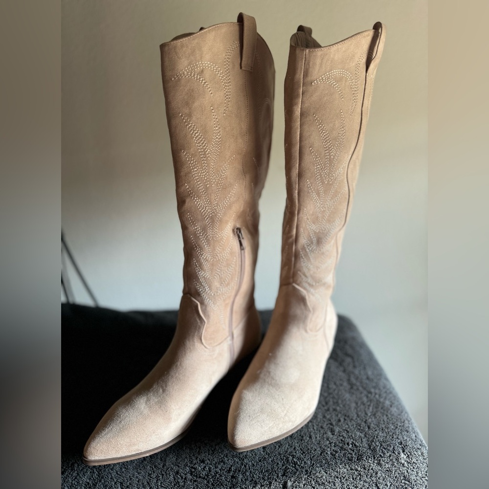 Light Khaki Western Style Boots